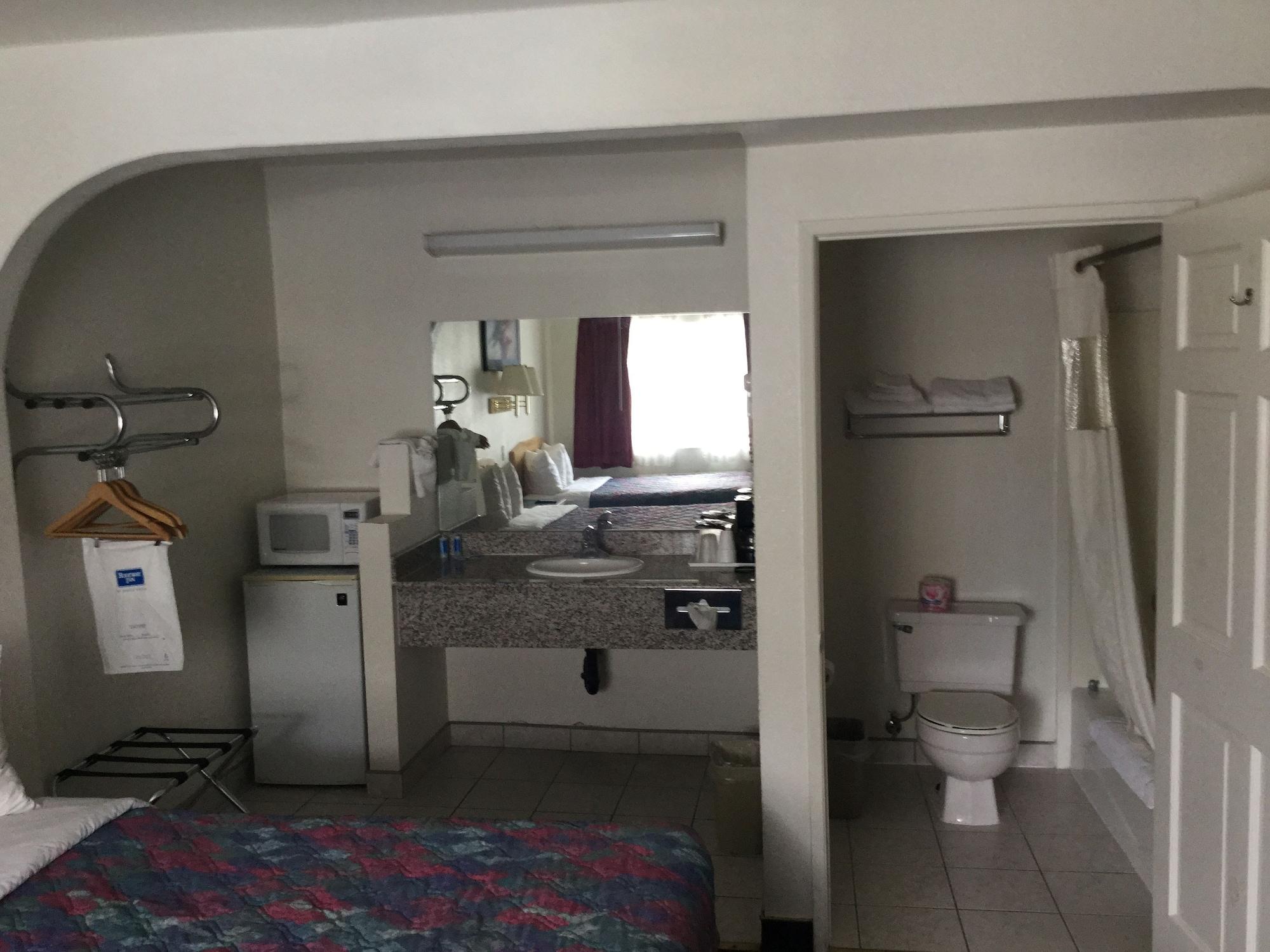 Rodeway Inn Бомонт Экстерьер фото