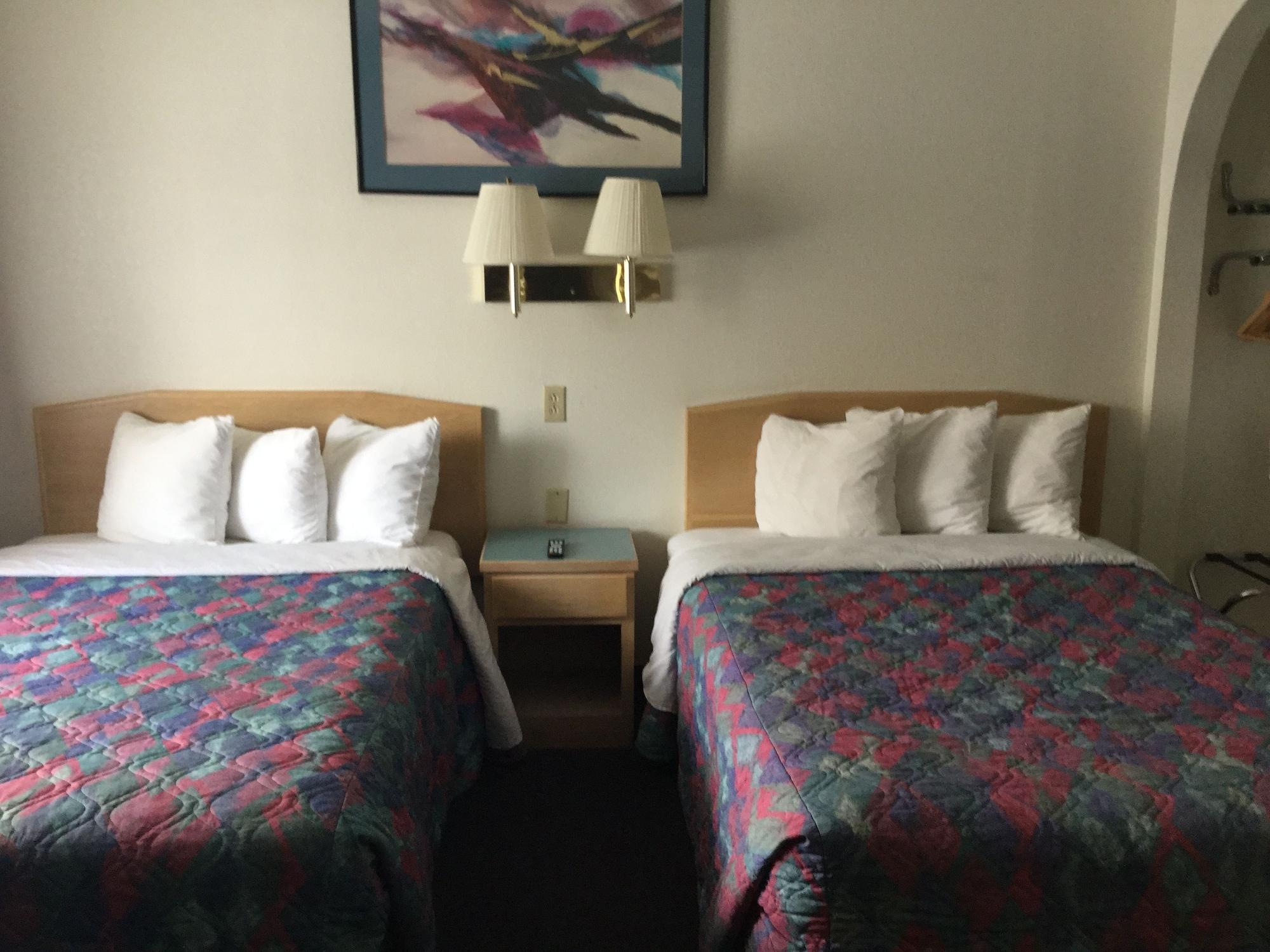 Rodeway Inn Бомонт Экстерьер фото