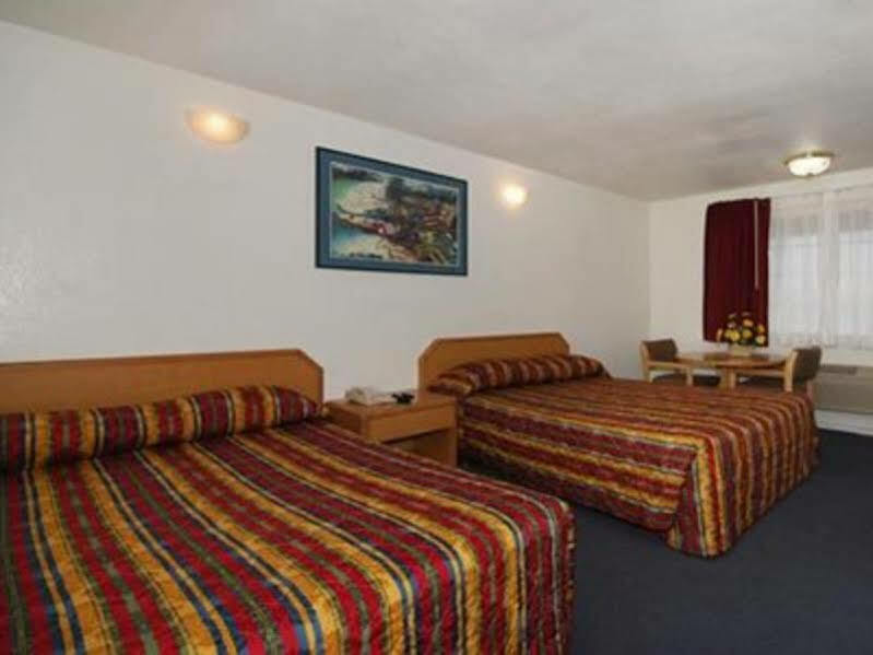 Rodeway Inn Бомонт Экстерьер фото